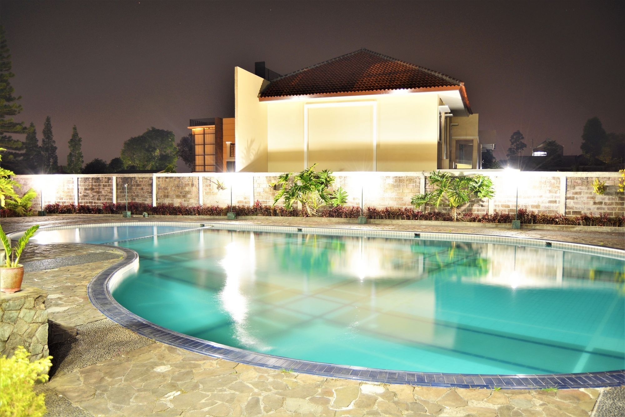 Zen Rooms Basic Cipanas Km.78 Cipanas (Bogor) Exterior foto